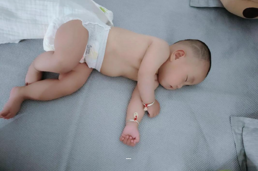 宜宾宝宝脚心出汗怎么回事